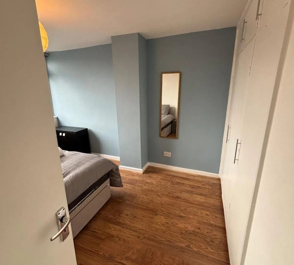 Brentford 3 Bed London Escape Parking Included Villa United Kingdom