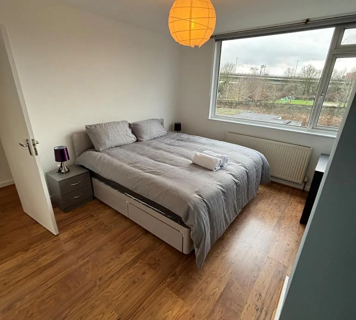 Brentford 3 Bed London Escape Parking Included Villa United Kingdom